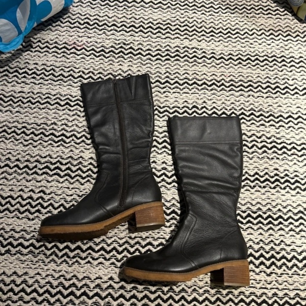 Chic Black Leather Heeled Boots